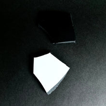 画像をギャラリービューアに読み込む, superfuture Brooch Piece of peace / white, black